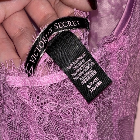 NWOT Victoria Secret Lace Plunge Slip - Picture 14 of 14